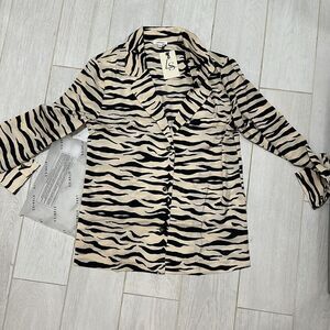 NWT love stories XS Buttondown